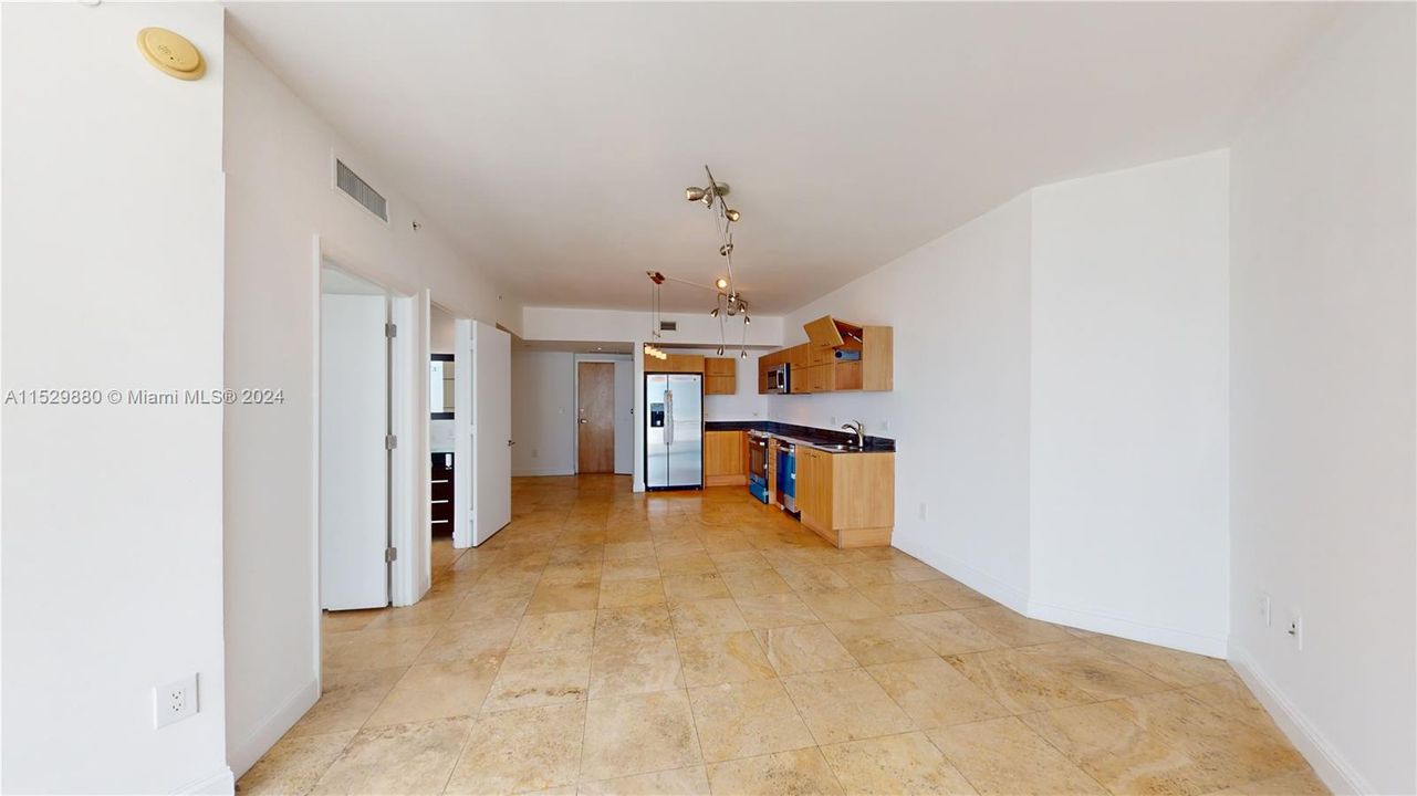 For Sale: $395,000 (1 beds, 1 baths, 740 Square Feet)