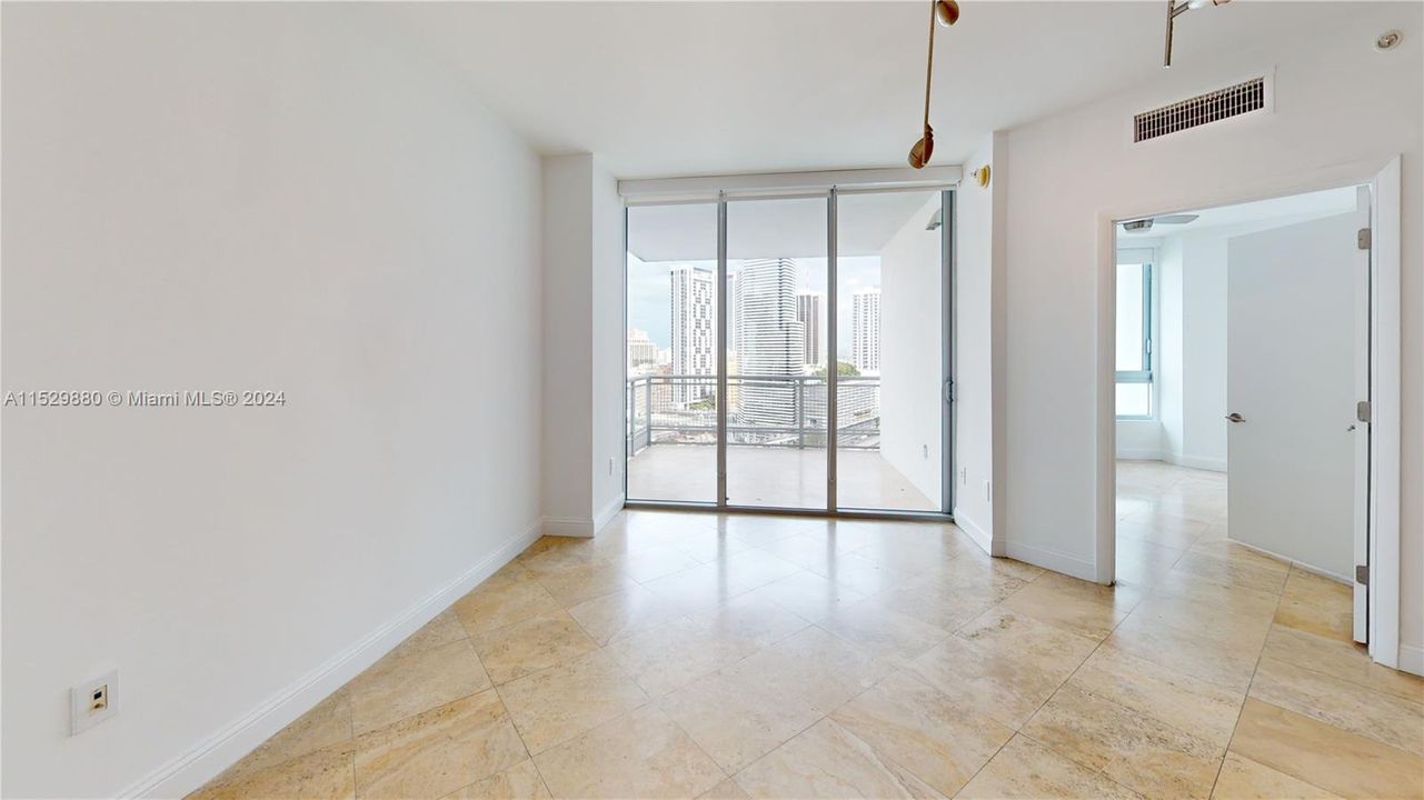 Active With Contract: $395,000 (1 beds, 1 baths, 740 Square Feet)