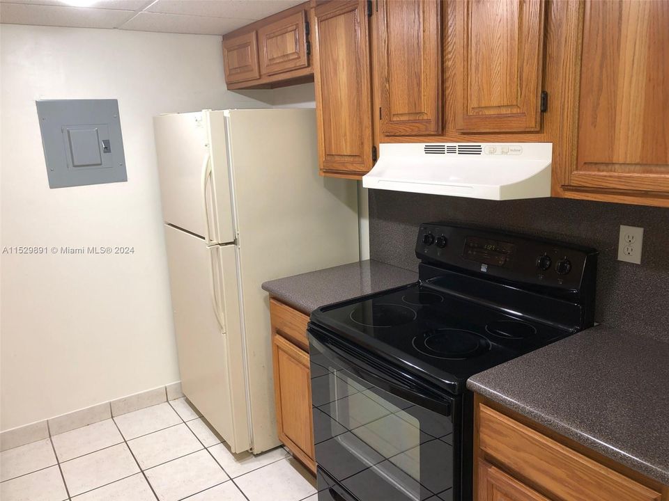 Recently Rented: $2,300 (2 beds, 2 baths, 955 Square Feet)