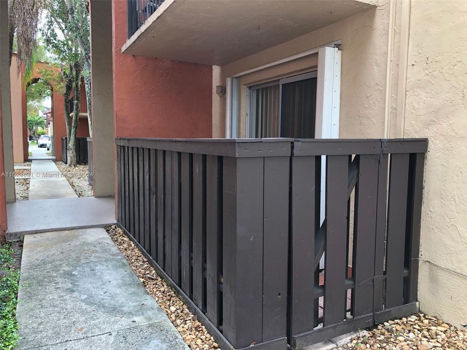 Recently Rented: $2,300 (2 beds, 2 baths, 955 Square Feet)