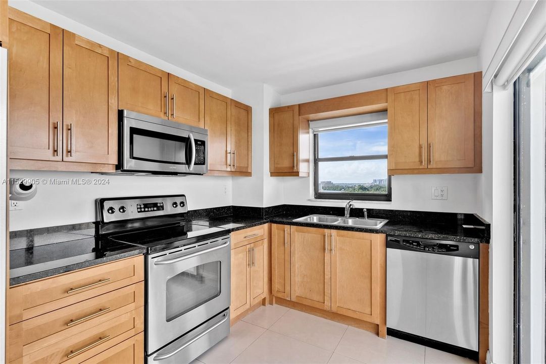 For Sale: $749,000 (2 beds, 2 baths, 1460 Square Feet)