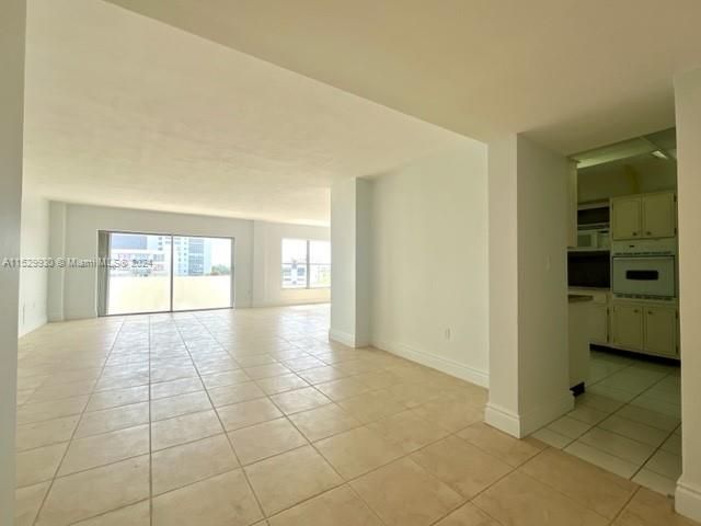 Active With Contract: $439,000 (2 beds, 2 baths, 1555 Square Feet)