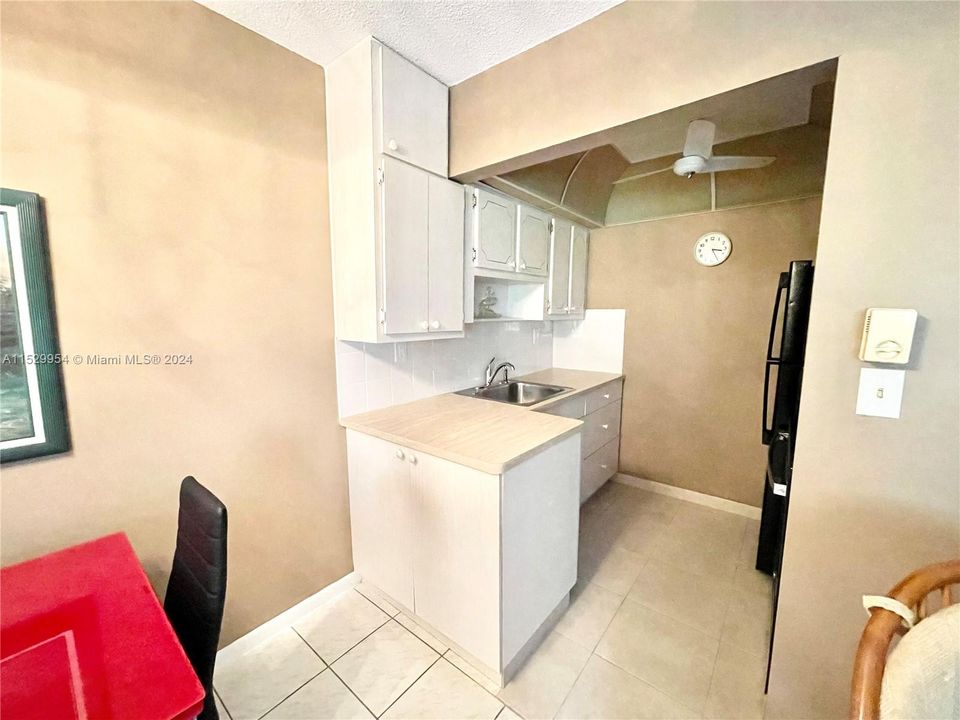 For Sale: $160,000 (2 beds, 1 baths, 650 Square Feet)