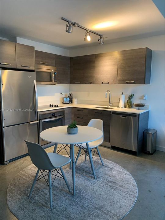 For Sale: $363,500 (1 beds, 1 baths, 533 Square Feet)