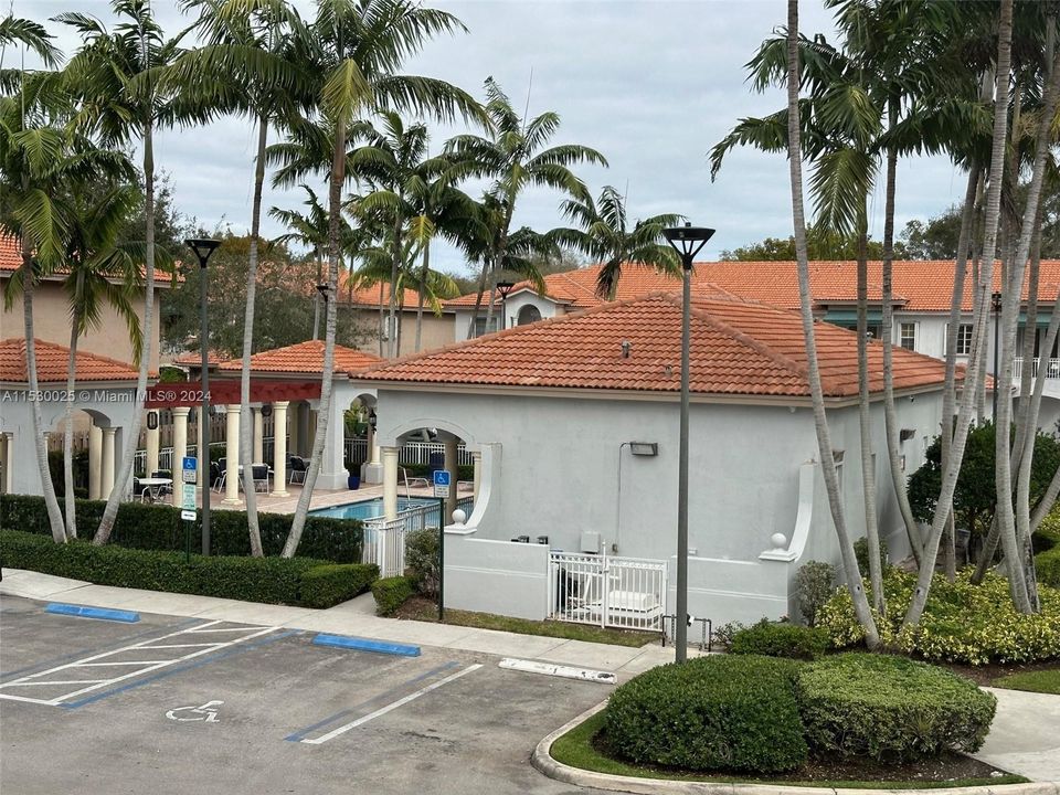 最近售出: $555,000 (3 贝兹, 2 浴室, 1800 平方英尺)