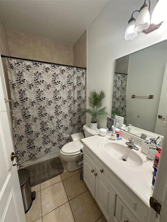 最近售出: $555,000 (3 贝兹, 2 浴室, 1800 平方英尺)