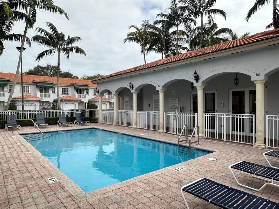 最近售出: $555,000 (3 贝兹, 2 浴室, 1800 平方英尺)