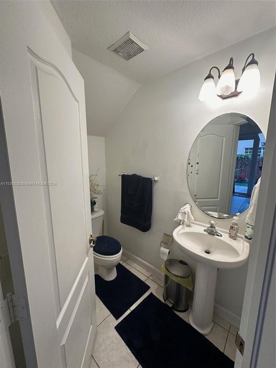 最近售出: $555,000 (3 贝兹, 2 浴室, 1800 平方英尺)