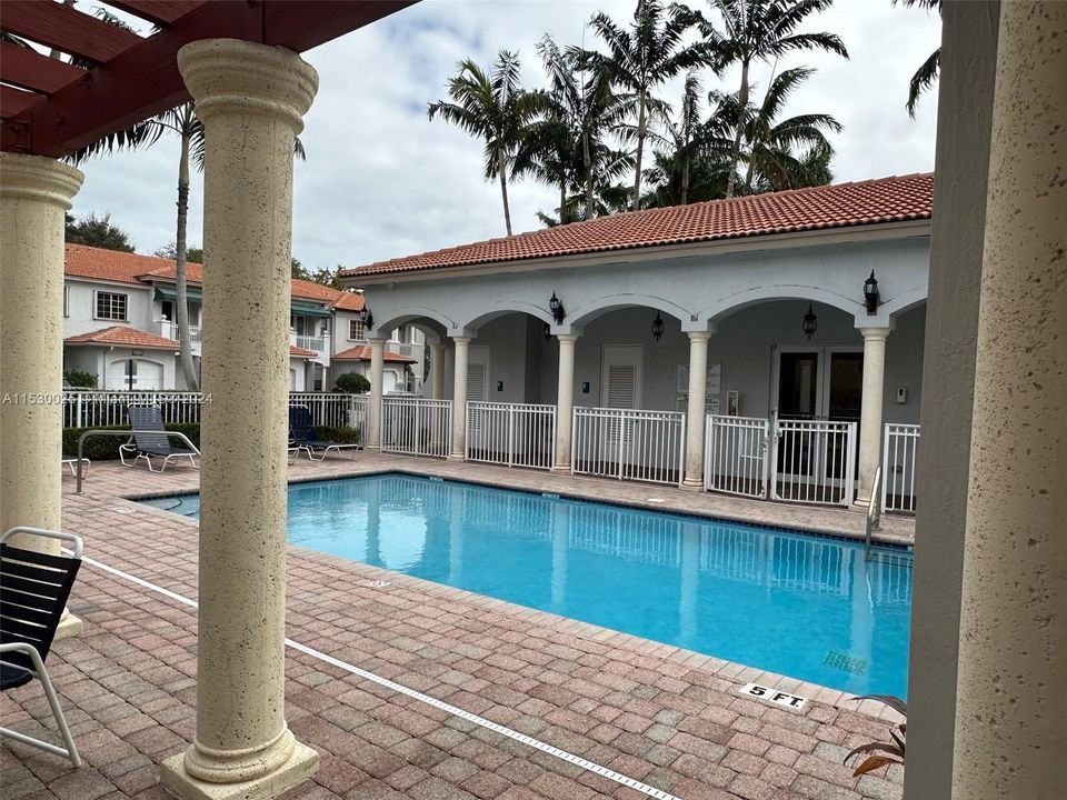 最近售出: $555,000 (3 贝兹, 2 浴室, 1800 平方英尺)