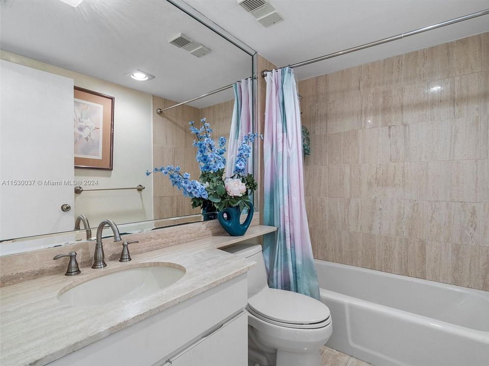 待售: $1,400,000 (2 贝兹, 2 浴室, 2018 平方英尺)