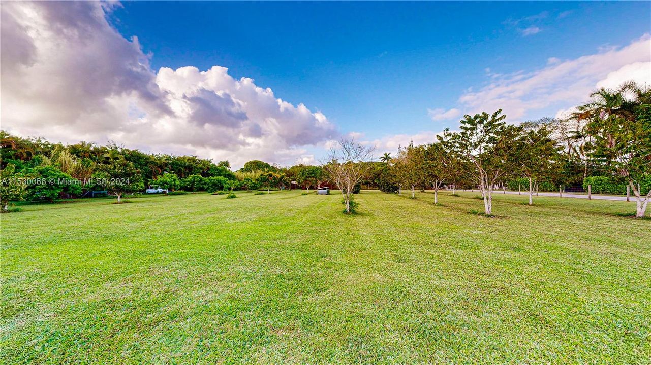 Recently Sold: $1,000,000 (4 beds, 2 baths, 4016 Square Feet)