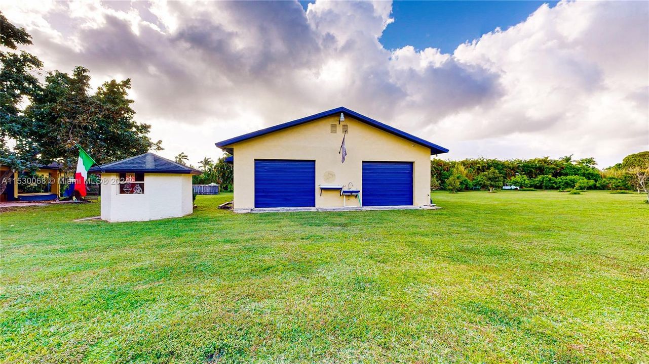 Recently Sold: $1,000,000 (4 beds, 2 baths, 4016 Square Feet)