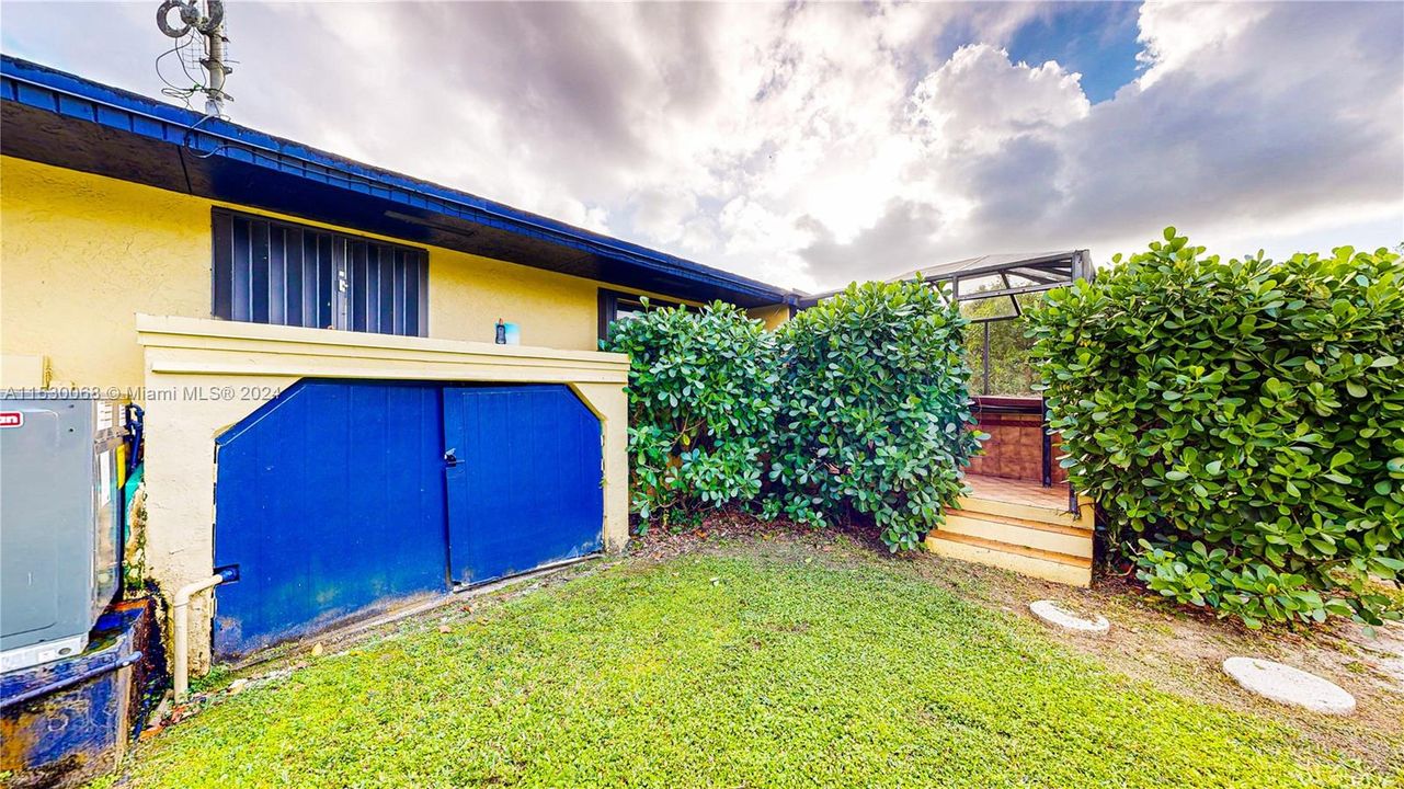 Recently Sold: $1,000,000 (4 beds, 2 baths, 4016 Square Feet)