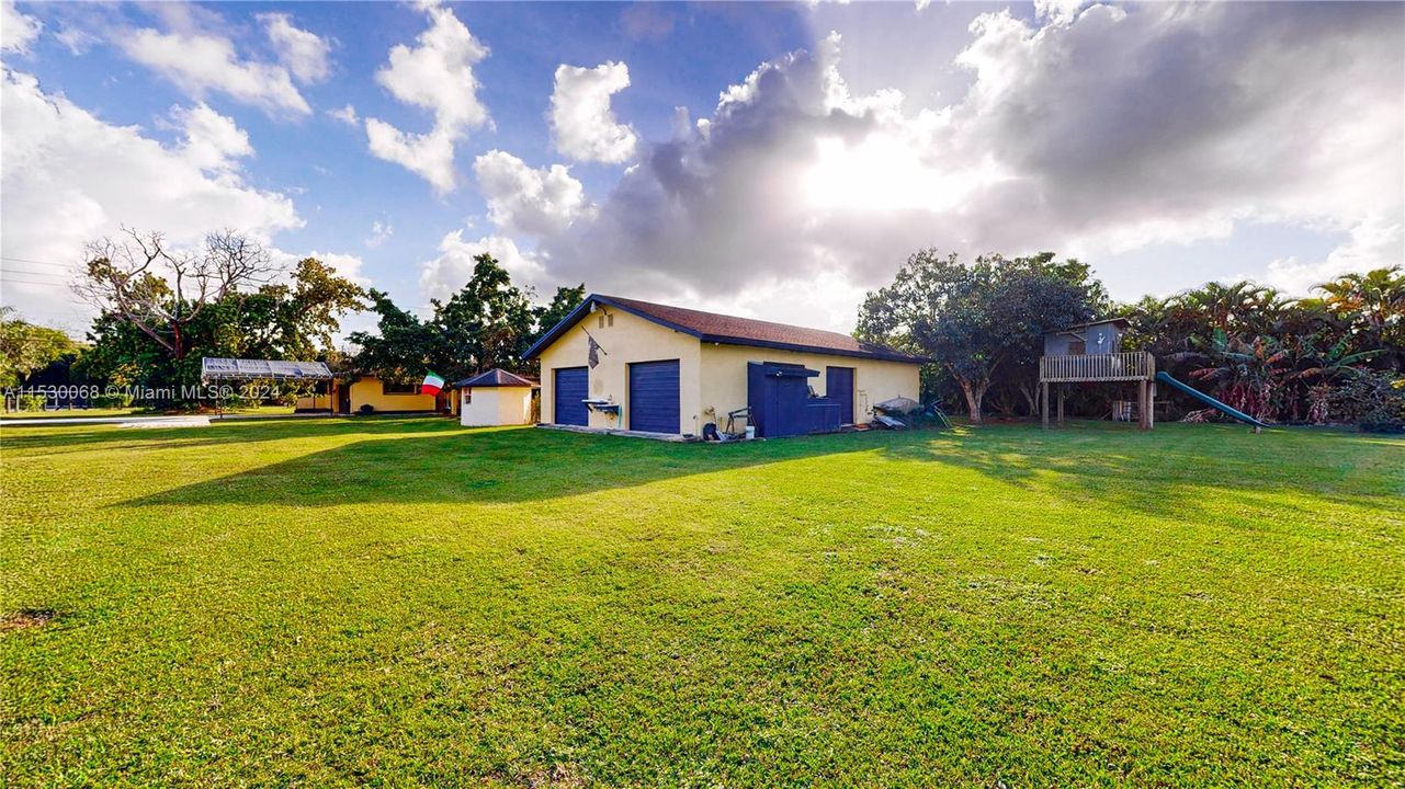 Recently Sold: $1,000,000 (4 beds, 2 baths, 4016 Square Feet)