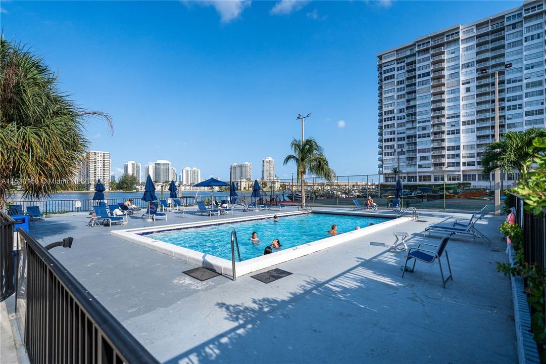 Active With Contract: $150,000 (1 beds, 1 baths, 775 Square Feet)