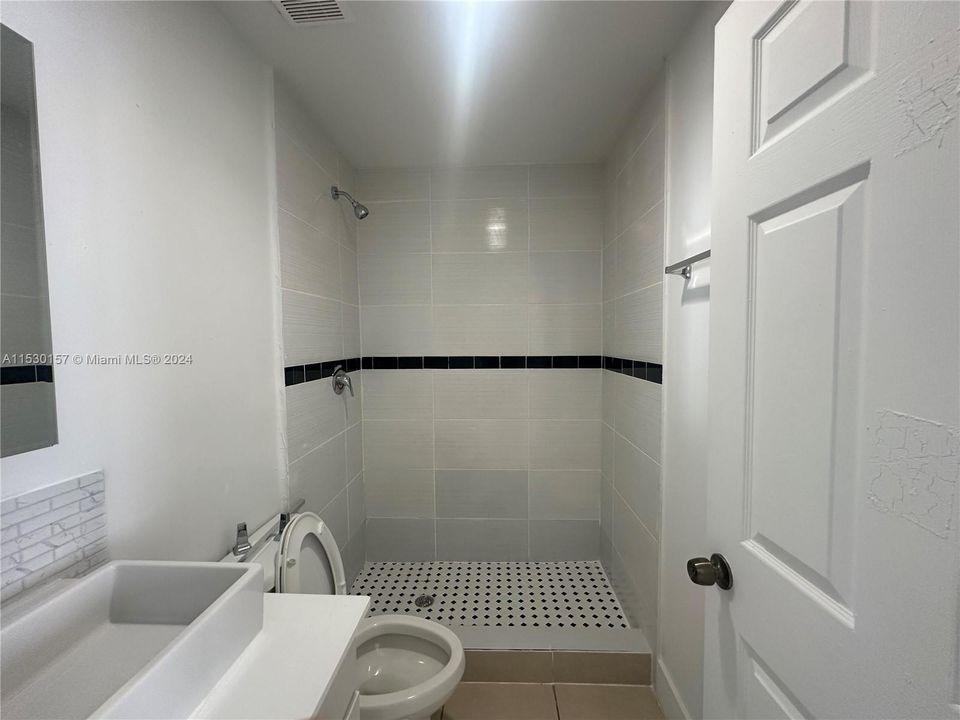Recently Rented: $1,800 (1 beds, 1 baths, 1748 Square Feet)