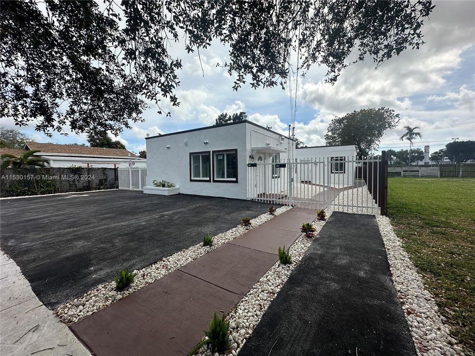 Recently Rented: $1,800 (1 beds, 1 baths, 1748 Square Feet)