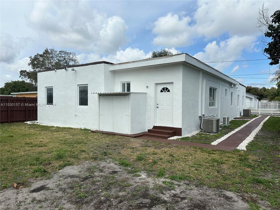 Recently Rented: $1,800 (1 beds, 1 baths, 1748 Square Feet)