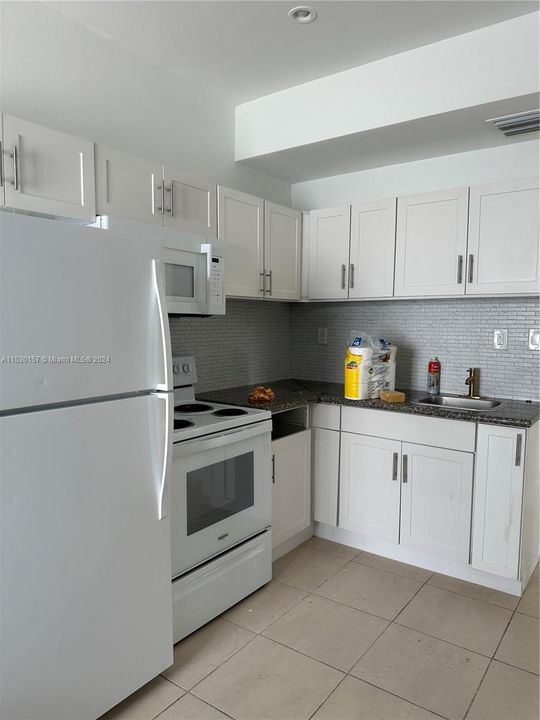 Recently Rented: $1,800 (1 beds, 1 baths, 1748 Square Feet)