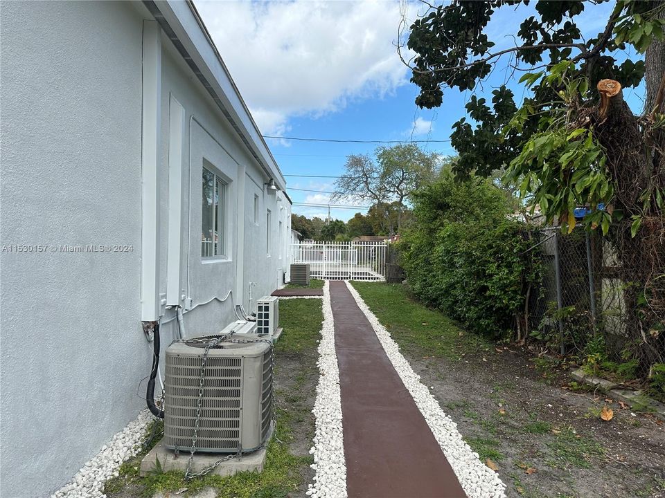 Recently Rented: $1,800 (1 beds, 1 baths, 1748 Square Feet)