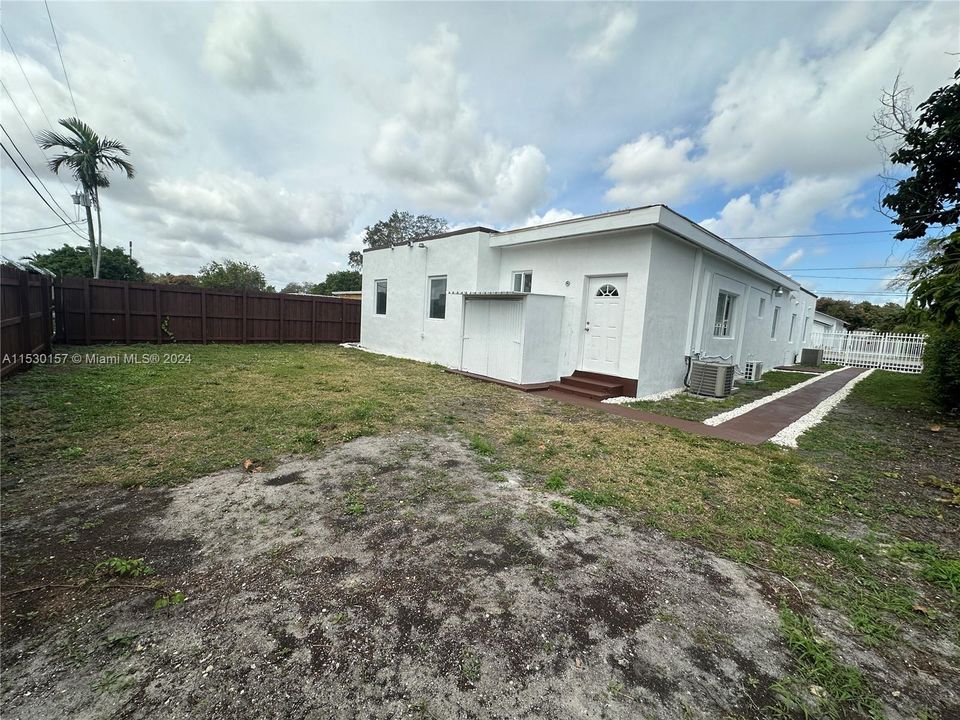 Recently Rented: $1,800 (1 beds, 1 baths, 1748 Square Feet)