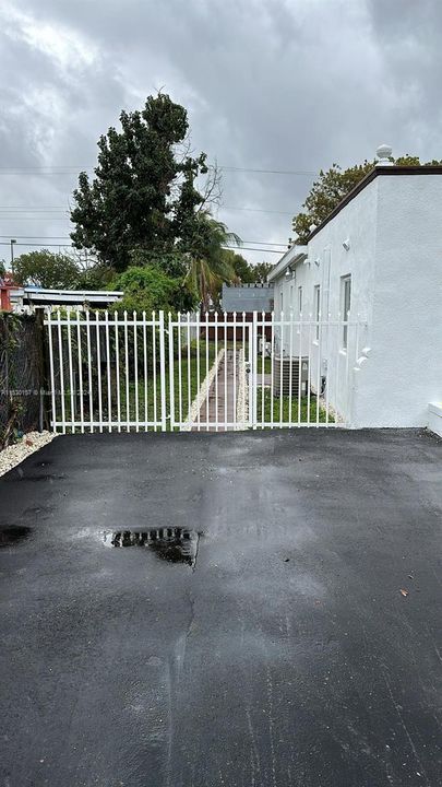 Recently Rented: $1,800 (1 beds, 1 baths, 1748 Square Feet)