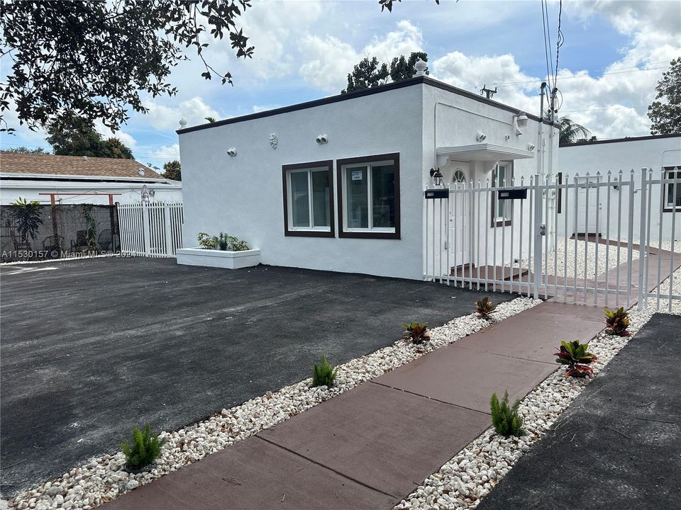 Recently Rented: $1,800 (1 beds, 1 baths, 1748 Square Feet)