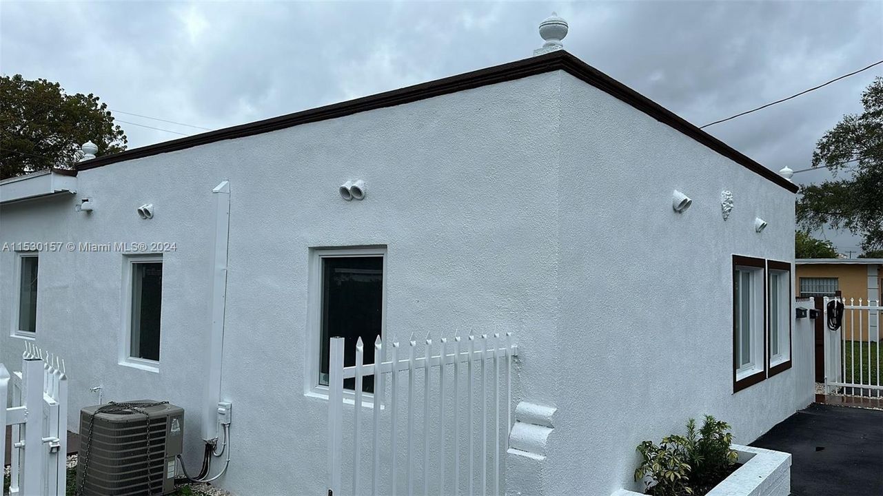 Recently Rented: $1,800 (1 beds, 1 baths, 1748 Square Feet)