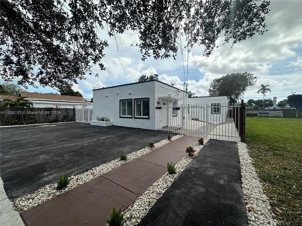 Recently Rented: $1,800 (1 beds, 1 baths, 1748 Square Feet)