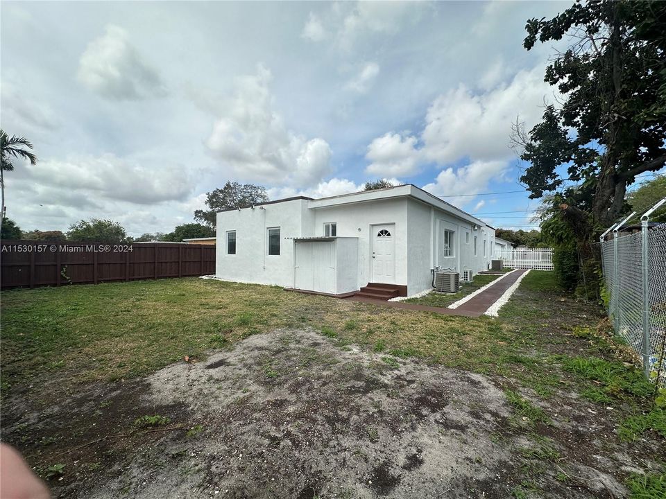 Recently Rented: $1,800 (1 beds, 1 baths, 1748 Square Feet)