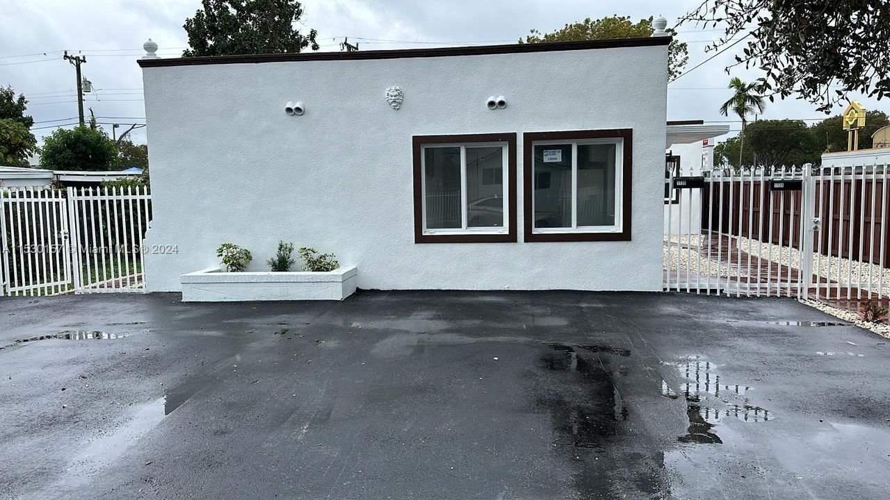 Recently Rented: $1,800 (1 beds, 1 baths, 1748 Square Feet)