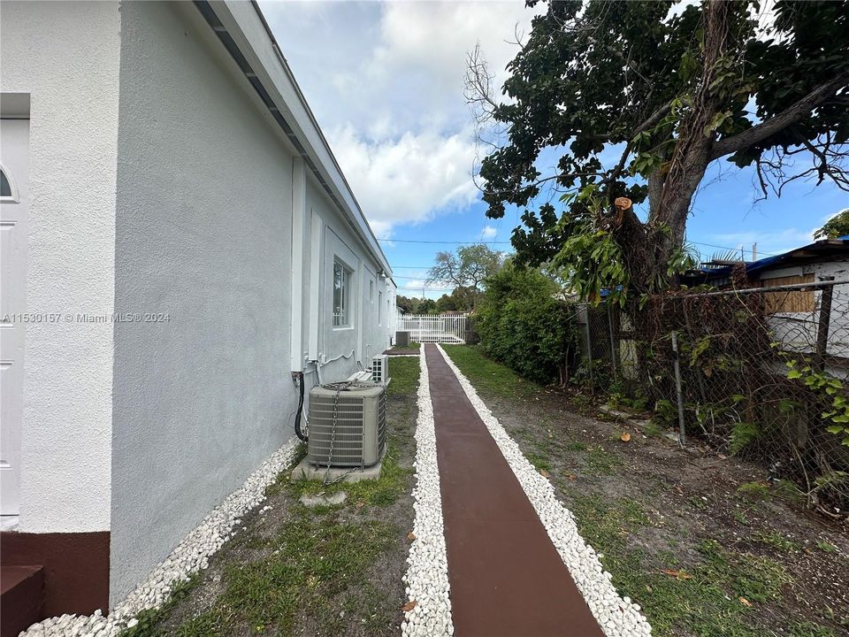 Recently Rented: $1,800 (1 beds, 1 baths, 1748 Square Feet)