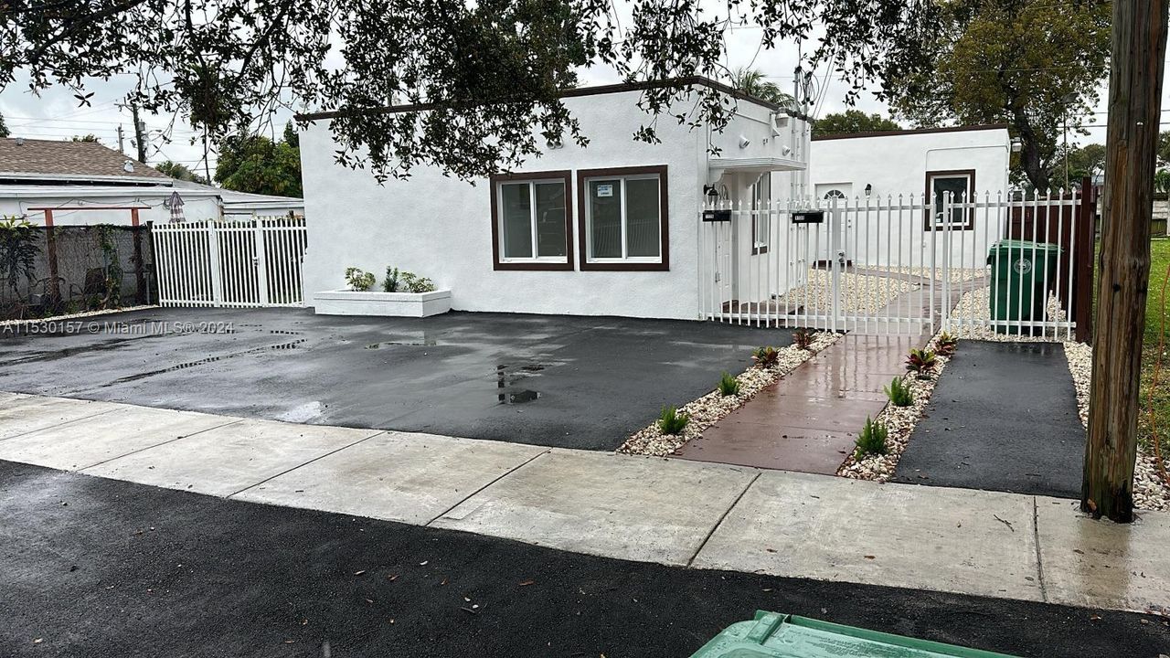 Recently Rented: $1,800 (1 beds, 1 baths, 1748 Square Feet)