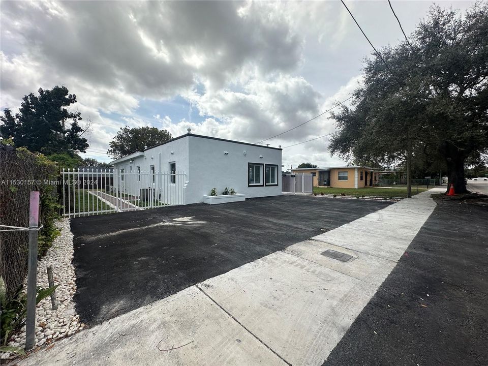 Recently Rented: $1,800 (1 beds, 1 baths, 1748 Square Feet)