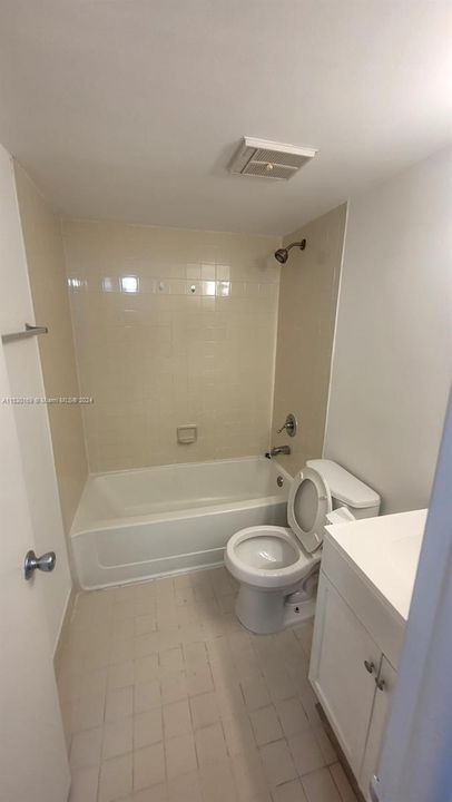 Recently Rented: $2,200 (2 beds, 2 baths, 883 Square Feet)