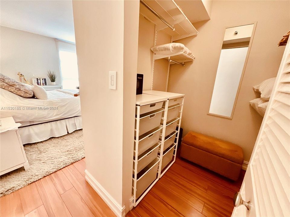 For Sale: $395,000 (1 beds, 2 baths, 790 Square Feet)