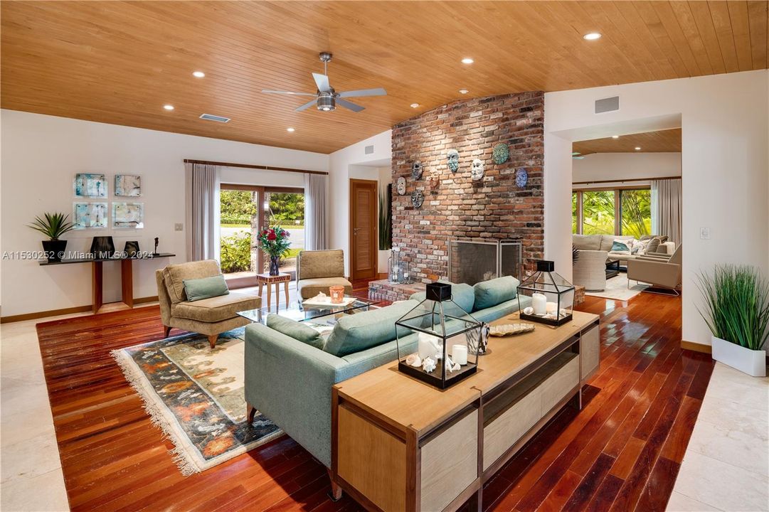 Active With Contract: $4,500,000 (4 beds, 4 baths, 4195 Square Feet)