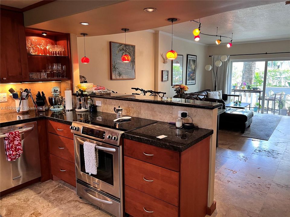 Recently Rented: $2,400 (1 beds, 1 baths, 808 Square Feet)