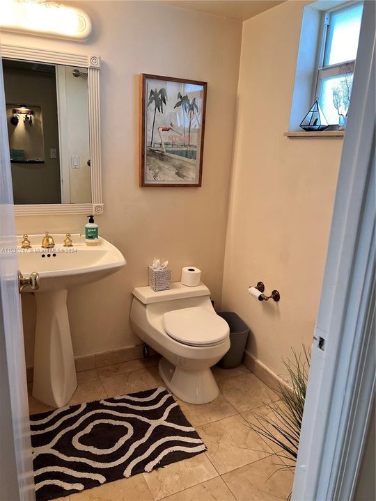 Recently Rented: $2,400 (1 beds, 1 baths, 808 Square Feet)