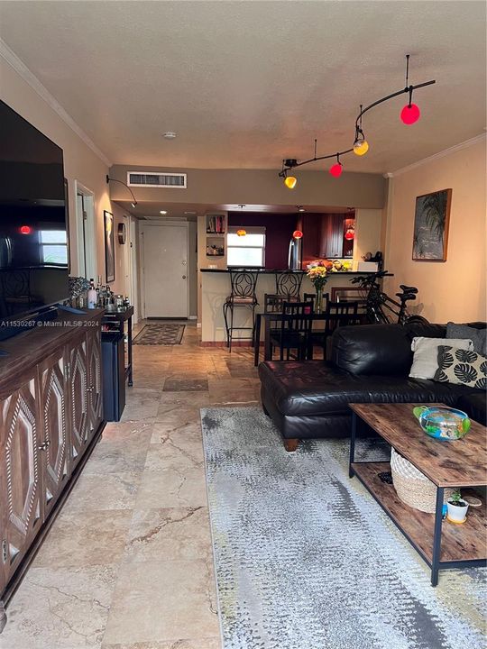 Recently Rented: $2,400 (1 beds, 1 baths, 808 Square Feet)