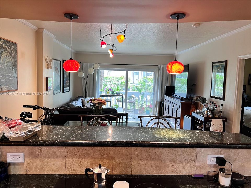 Recently Rented: $2,400 (1 beds, 1 baths, 808 Square Feet)