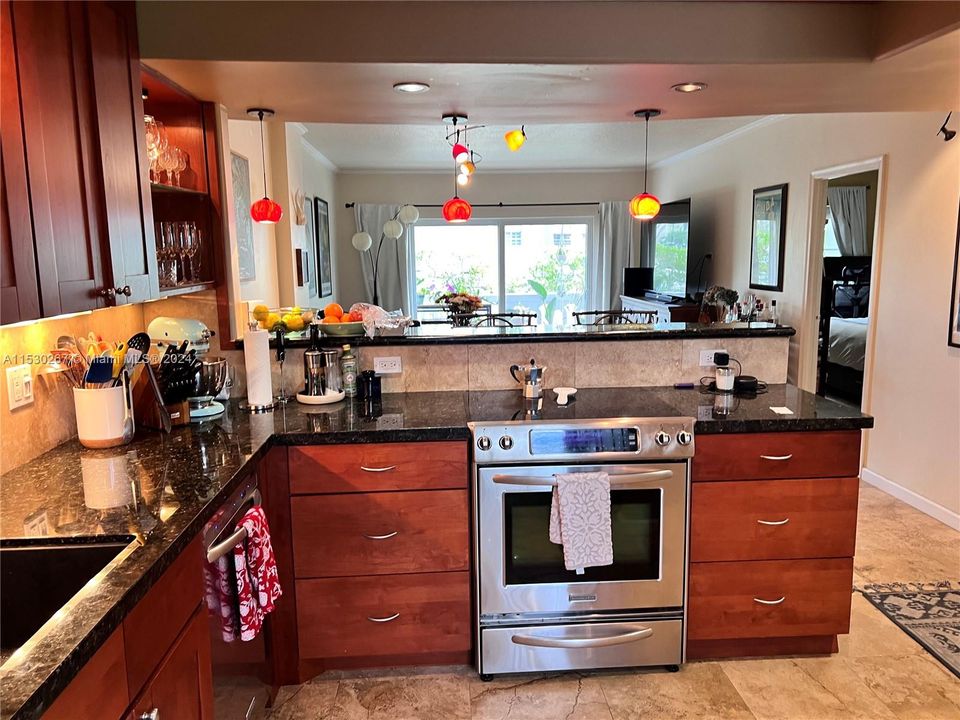 Recently Rented: $2,400 (1 beds, 1 baths, 808 Square Feet)