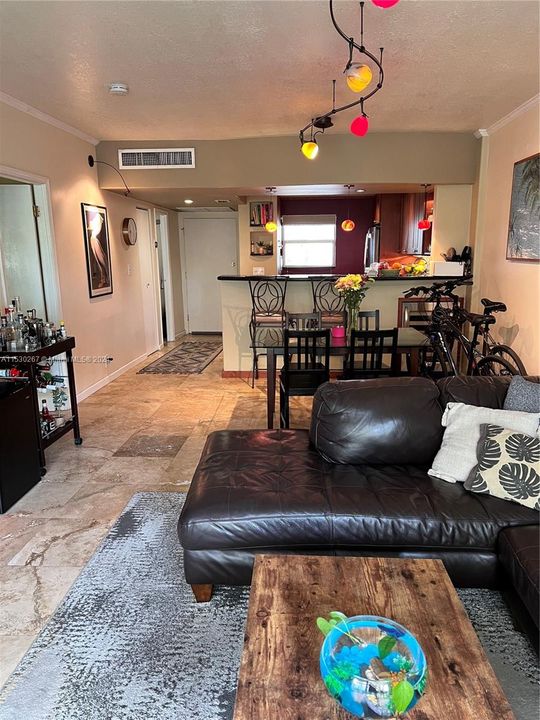 Recently Rented: $2,400 (1 beds, 1 baths, 808 Square Feet)