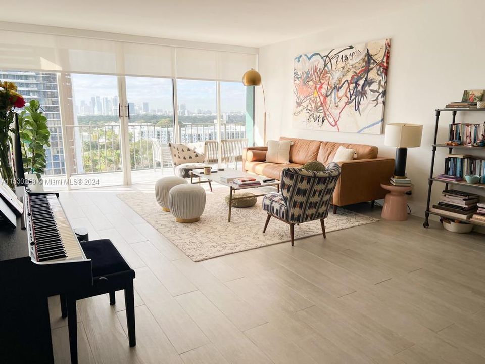 最近租的: $3,700 (2 贝兹, 2 浴室, 1242 平方英尺)