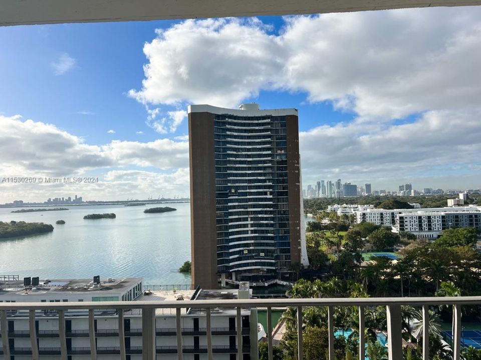 最近租的: $3,700 (2 贝兹, 2 浴室, 1242 平方英尺)