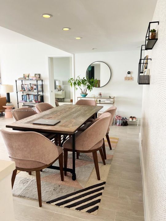 最近租的: $3,700 (2 贝兹, 2 浴室, 1242 平方英尺)