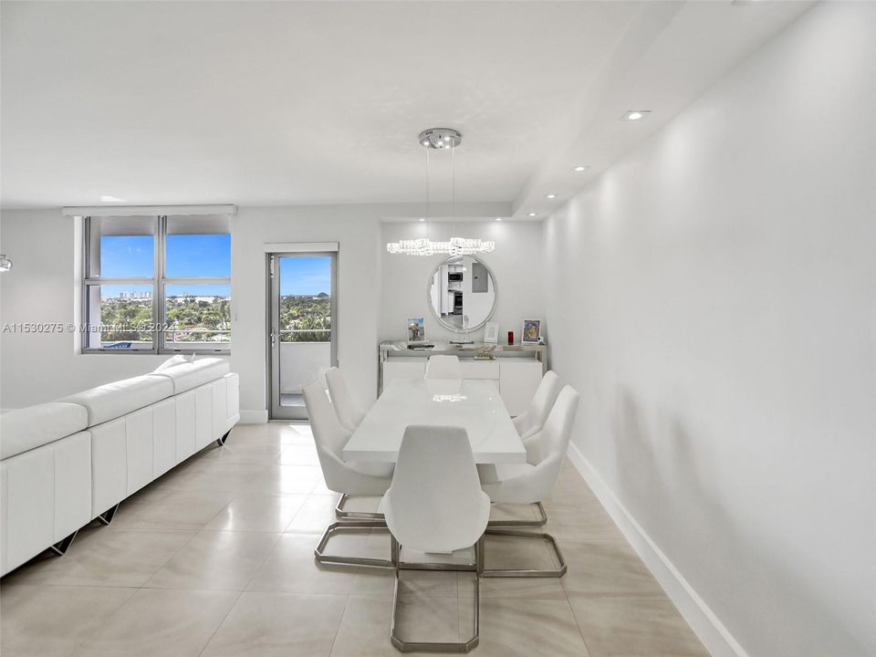 For Sale: $899,000 (2 beds, 2 baths, 1285 Square Feet)