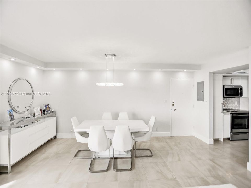 For Sale: $899,000 (2 beds, 2 baths, 1285 Square Feet)