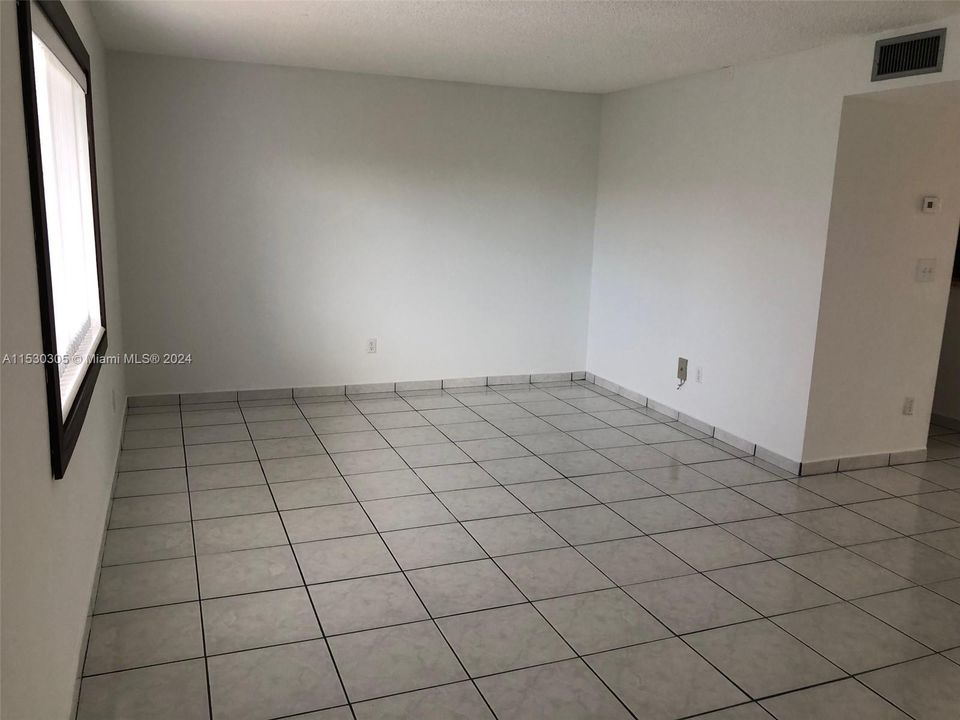 Recently Rented: $2,100 (1 beds, 1 baths, 1067 Square Feet)