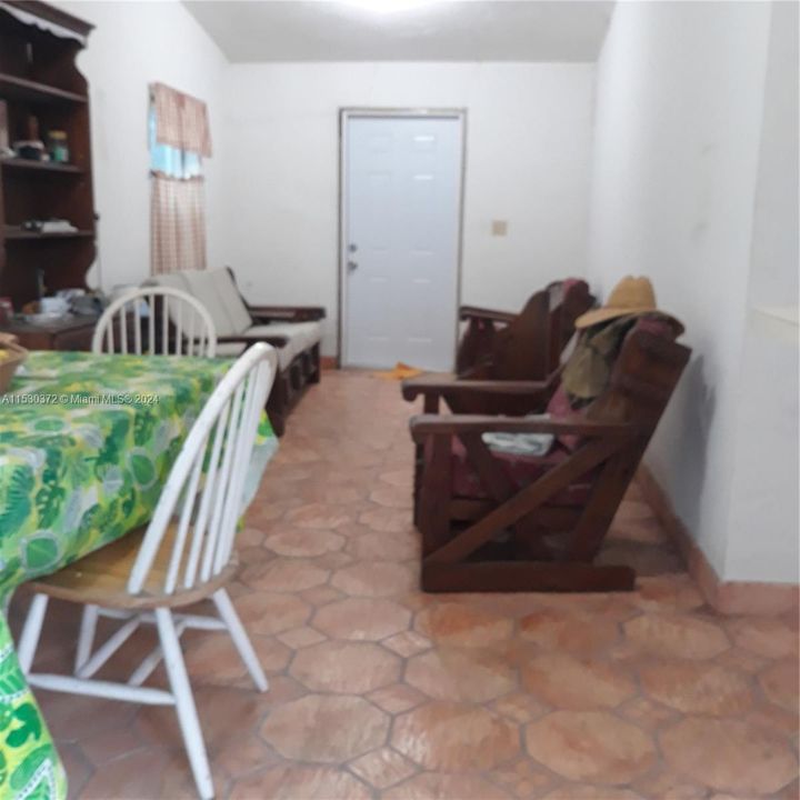 Recently Rented: $3,500 (2 beds, 1 baths, 720 Square Feet)